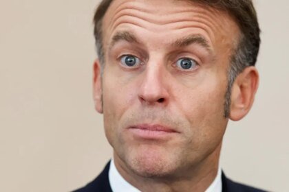 Isolamento de Macron se intensifica com pedido de renúncia e eleição antecipada na França