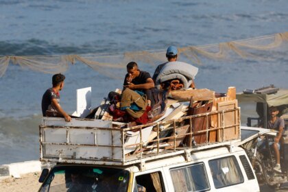 Israel intensifica ofensiva em Gaza enquanto Hamas avalia plano de Trump