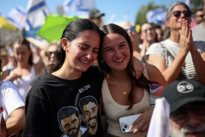 Lágrimas e comemoração marcam troca de reféns entre Israel e Hamas