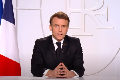 Macron afirma que petroleiro na costa da França está conectado à “frota sombra” da Rússia