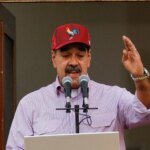 Maduro antecipa o Natal para dia 1º e tenta substituir tensão por festa