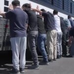 Maioria apoia deportação de imigrantes ilegais, mas reprova excessos de Trump