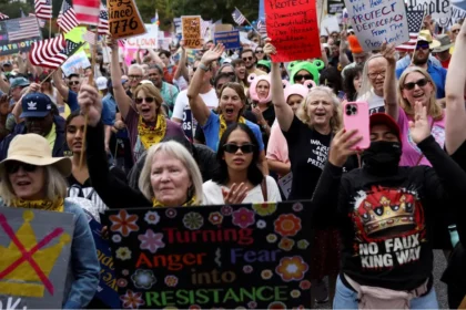 Manifestações “No Kings” contra Trump reúnem grandes multidões nos EUA