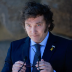 Milei sofre mais um revés e Congresso argentino rejeita vetos a despesas públicas