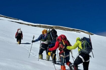 Nevasca no Everest deixa mais de mil pessoas presas em acampamentos