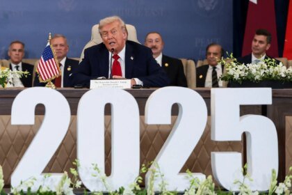 No Egito, Trump anuncia “acordo abrangente” e assegura recursos para nova etapa em Gaza