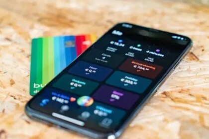 Oito de cada dez instituições bancárias no Brasil já adotam a inteligência artificial generativa.