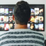 Plataformas de streaming e estúdios disputam bilhões por financiamentos de filmes e séries