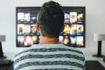 Plataformas de streaming e estúdios disputam bilhões por financiamentos de filmes e séries