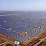 Por que a China instalou painéis solares em uma área de 420 km² no planalto mais elevado do planeta?