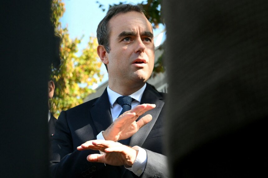 Premiê francês adia reforma da previdência de Macron para buscar apoio ao orçamento