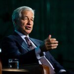 Presidente-executivo do JPMorgan afirma que a economia proporcionada pela IA já corresponde ao investimento realizado nela