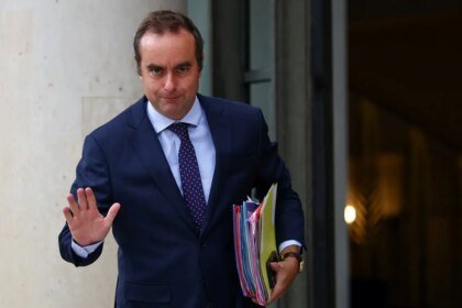 Primeiro-ministro da França propõe novo imposto sobre riqueza