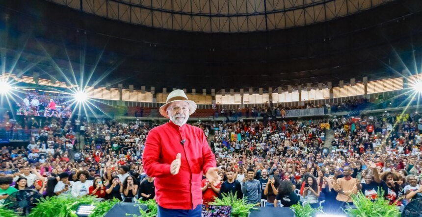 Que nenhum presidente estrangeiro jamais fale de forma ríspida com o Brasil, afirma Lula