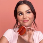 Rare Beauty, marca de Selena Gomez, alcança avaliação de mercado bilionária; confira o patrimônio