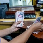 Remessas para América Latina disparam com deportações de Trump