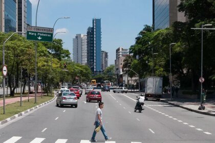 Salas comerciais na Faria Lima atingem preço de até R$ 400 por metro quadrado.