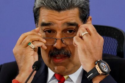 “Sem guerra louca, por favor”, diz Maduro em meio à escalada de tensão com os EUA