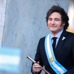 Sucesso de Milei seria triunfo contra o populismo de esquerda no Brasil, afirma WSJ