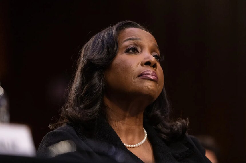 Suprema Corte dos EUA determina que Lisa Cook pode continuar no Fed