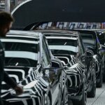 Tesla planeja lançar uma versão mais econômica do Model Y para reconquistar participação no mercado.