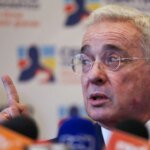 Tribunal colombiano anula condenação de Álvaro Uribe a sete meses das eleições