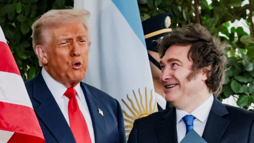 Trump afirma que está apoiando Milei na reeleição na Argentina