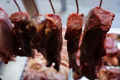Trump quadruplica a cota tarifária de carne bovina argentina para 80 mil toneladas