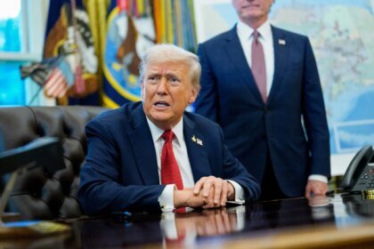 Trump sinaliza aos democratas em meio a impasse orçamentário