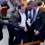 Trump tem seu discurso brevemente interrompido por oposição no Parlamento de Israel