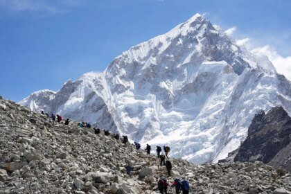 Último membro da equipe pioneira no Everest falece aos 92 anos