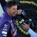 Hamlin Triunfa em Las Vegas Após Duelo Intenso na NASCAR Cup