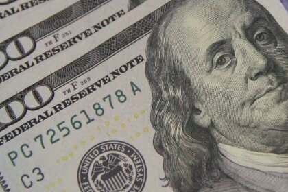 Dólar Cede Terreno e Ibovespa Reage Após Sinais de Distensão EUA-China