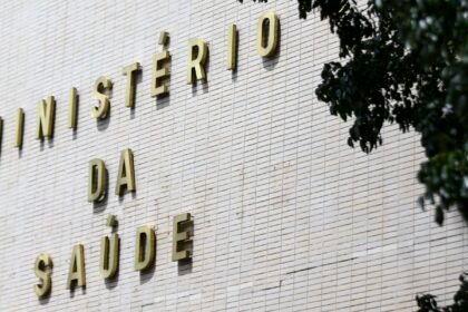 Brasil tem 14 casos confirmados de ingestão de metanol após consumo de álcool.