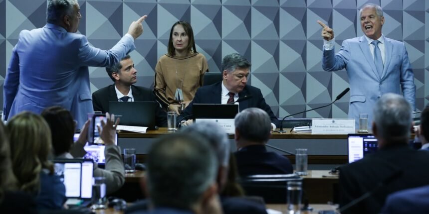 Ex-Presidente do INSS Silencia Diante de Questionamentos em CPI