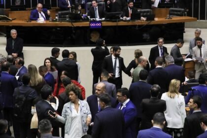 Câmara Endurece Penas para Extorsão e Uso de Escudo Humano por Criminosos