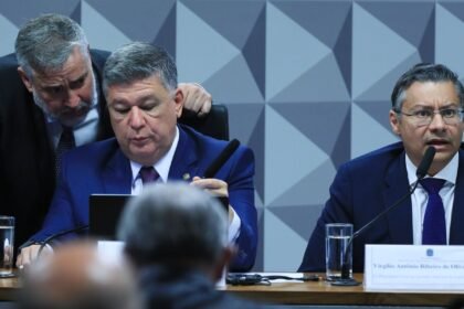 Ex-Procurador do INSS Silencia em CPMI que Apura Desvios Milionários