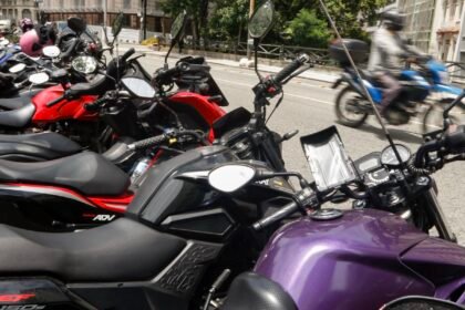 Trabalho por Aplicativo: Renda Maior, Mais Horas e Menos Proteção Social