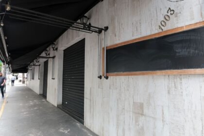 Vigilância Sanitária Interdita Bebidas em Supermercado Após Suspeita de Intoxicação