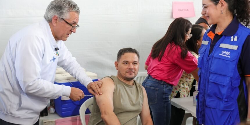 Vacinação em Massa: Ministro da Saúde Garante Segurança e Apela à Imunização