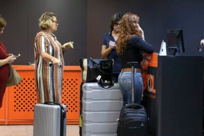 Câmara Decide Amanhã Sobre Urgência de Lei Contra Taxa Extra em Bagagem de Mão