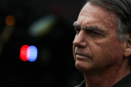 PL Suspende Salário e Atividades de Bolsonaro Após Condenação