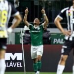 Palmeiras vence Santos com dois gols de Vitor Roque e amplia vantagem no Brasileirão