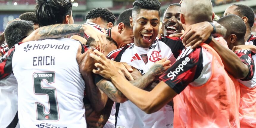 Flamengo Implacável: Goleada Estrondosa Leva o Rubro-Negro à Liderança do Brasileirão