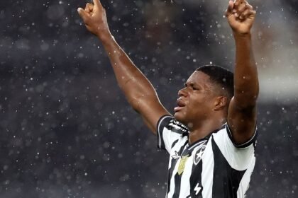 Panamenho Kadir brilha e garante virada do Botafogo sobre o Sport no Rio