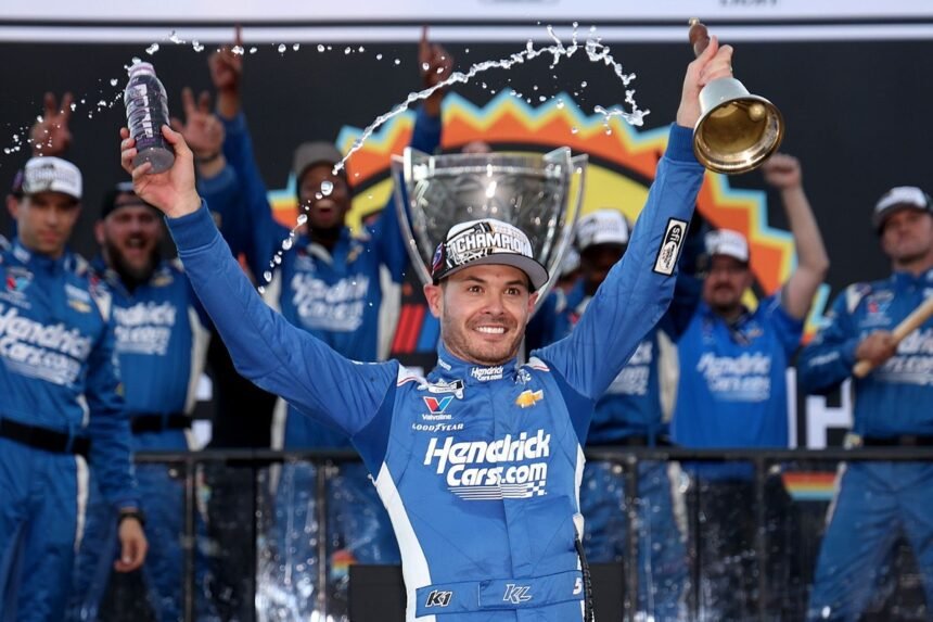 NASCAR: Kyle Larson Leva Bicampeonato em Final Dramático em Phoenix