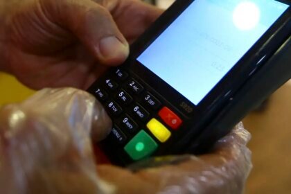 Bancos Centrais: Novas Regras Protegem Consumidores em Falhas de Cartão