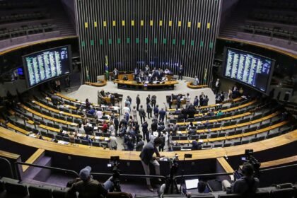 Mudança à Vista: Deputado Propõe Agilizar Cassação por Faltas na Câmara