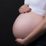 Gestantes em Áreas Pobres Enfrentam Risco Elevado de Natimortalidade