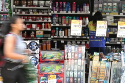 Selic Mantida em 15%: Indústria e Comércio Manifestam Forte Preocupação